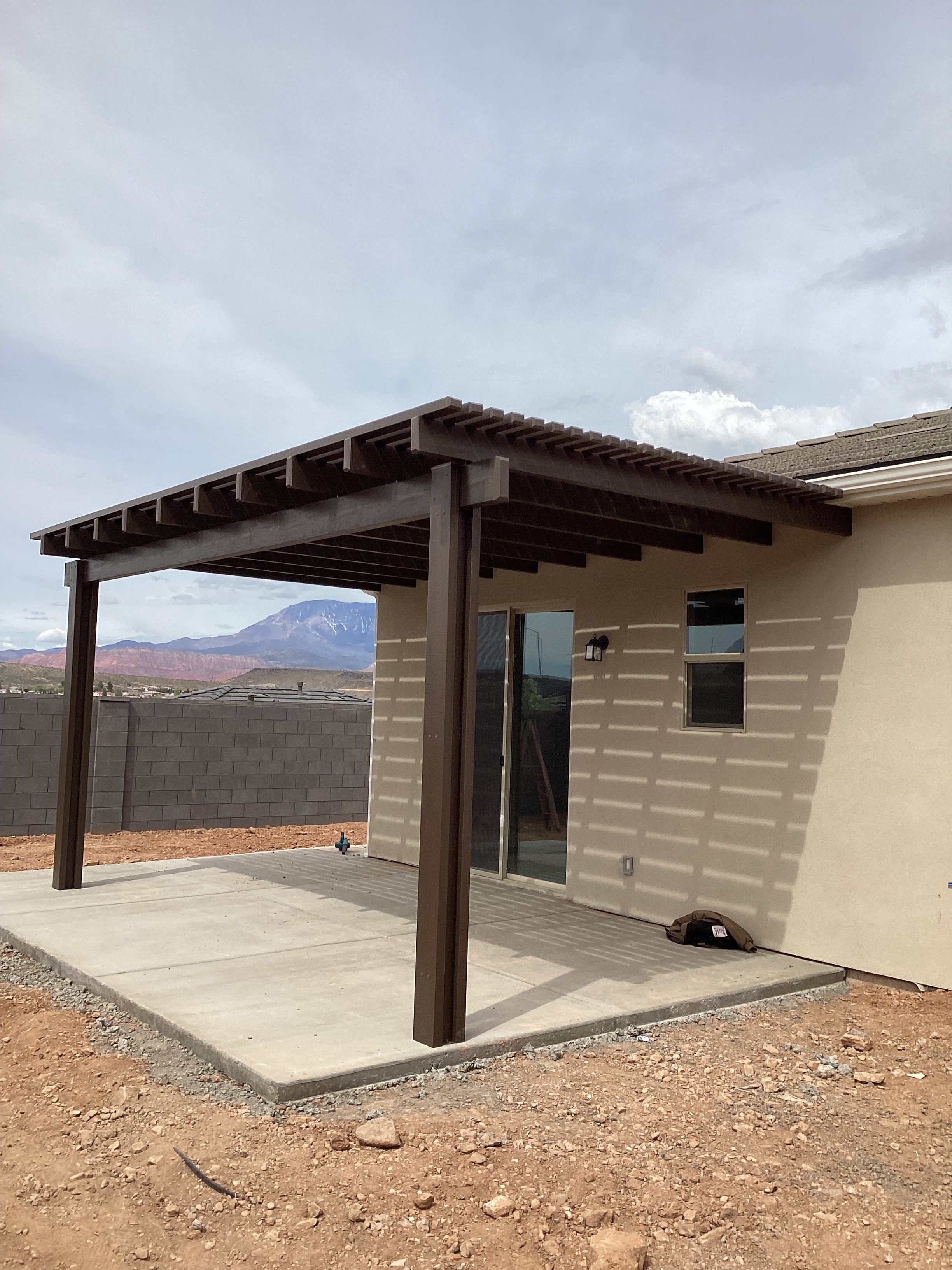 Privacy screen structure installed in backyard